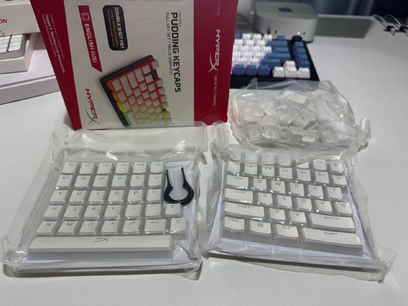 Клавиатура Apple Magic Keyboard, свичи Cherry MX RED, Gateron G Brown, Glorious RED, кейкапы Hyperx, кейкапы MAC, стойки IsoAcoustics, наушники hifiman, подставка Aluminum Stand, студийные мониторы DynAudio 6