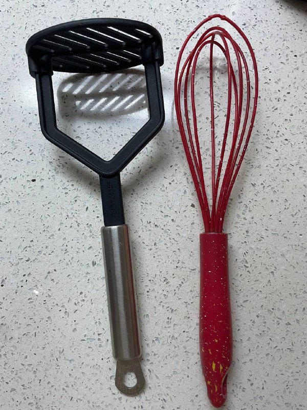 Кухонные приборы, сито, тёрка, венчик, столовые приборы 2