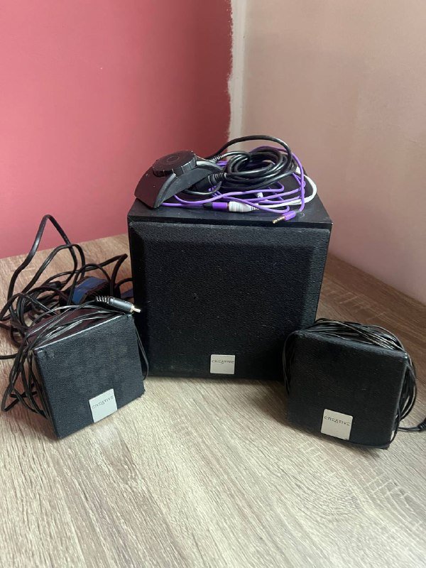 Винтажная швейная машина, плойка, фотоаппарат, органайзер, горшок, музыкальная система, ночник, подставки 6