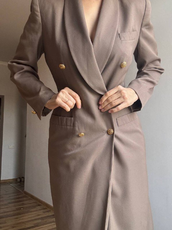 Двубортное платье винтаж размер М кофе с молоком