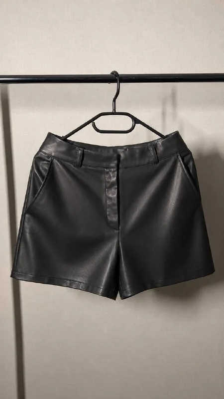 Чёрные кожаные шорты Zara