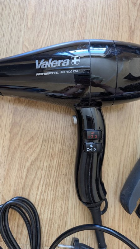 Небулайзер Omron, робот-пылесос, фен Valera 4