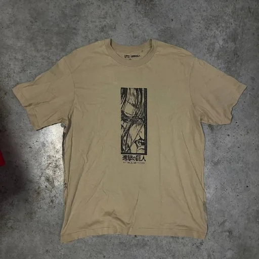 Футболка Uniqlo x Attack on Titan