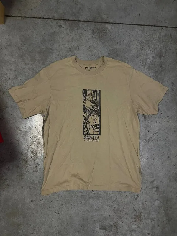 Футболка Uniqlo x Attack on Titan 1
