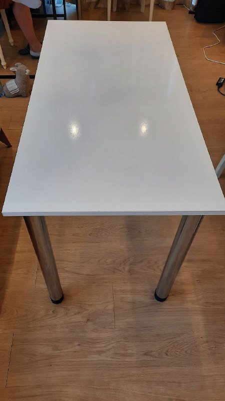 Коричневый стол, белый дизайнерский стол, белый стол с серебряными ножками