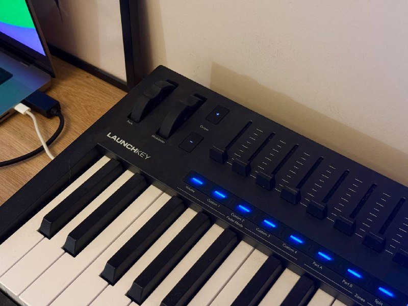 Novation Launchkey 49 MK4 MIDI контроллер 4