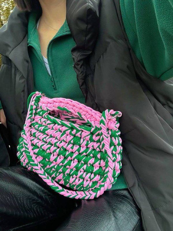 Вязаная сумка голубая с вкраплением желтого и коричневого 8