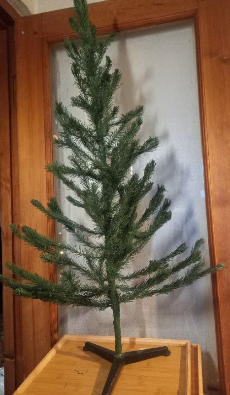 Елки искусственные с гирляндами и игрушками 5