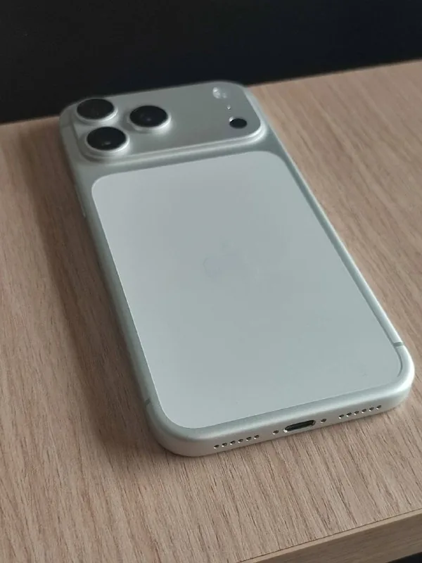 iPhone 17 Pro Max 256 Gb Silver 4