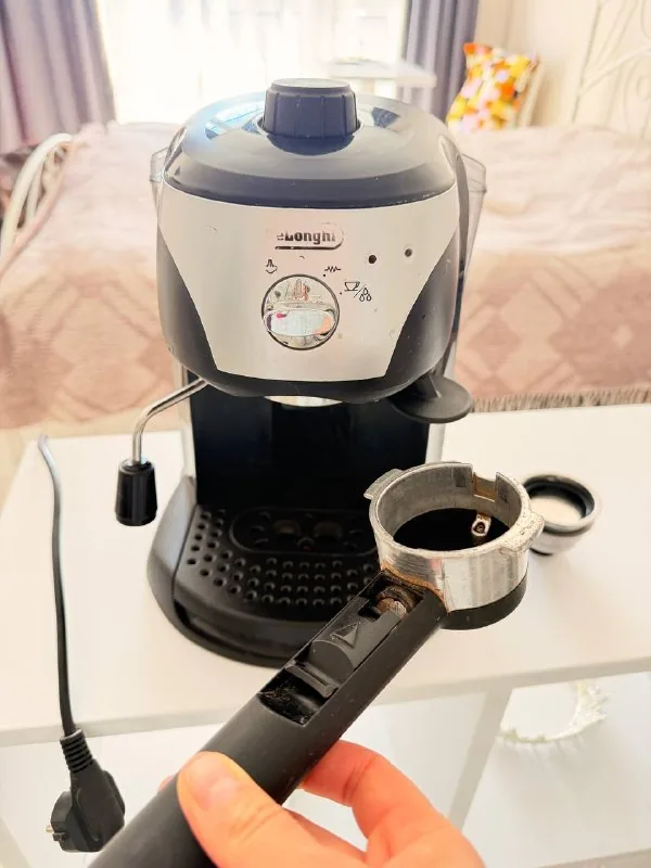 Кофемашина рожковая Delongi 1