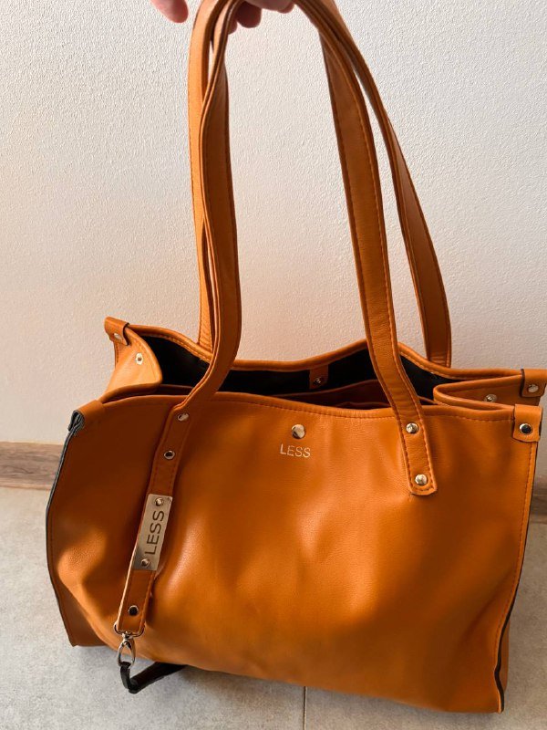 Лампа, карты, 3D-маска, кепка, очки, рюкзаки, сумки, джинсы, бюстье, футболка, брюки, кроссовки 7