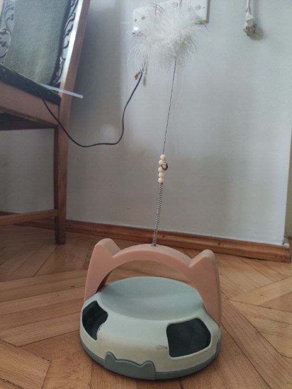 Игрушки и лоток для кота