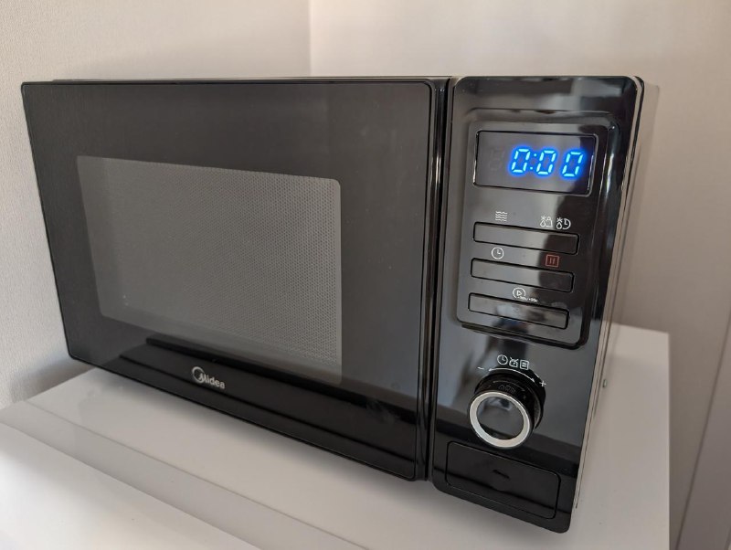 Микроволновка Midea AM823A2AT-B