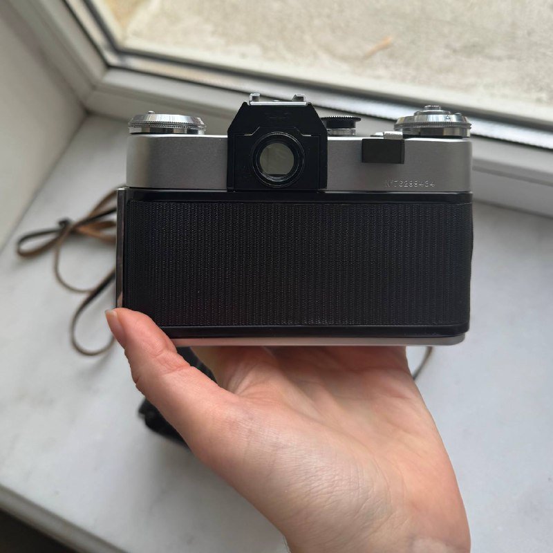 Плёночный фотоаппарат Зенит Е с объективом Helios-44-2 58mm f/2 3