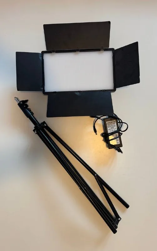 Комплект студийного видеосвета U800+ RGB, штатив, адаптер 1