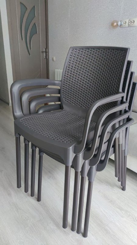 Два дивана, уличные стулья 7