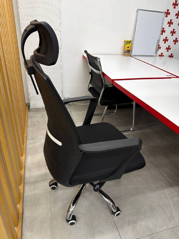 Офисные кресла, столы, кофемашина, мешок, стеклянная посуда 8