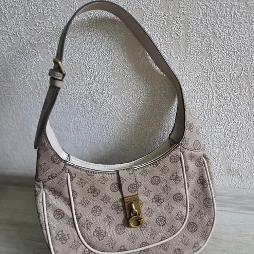 Сумки Guess