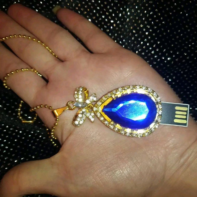 USB флешки кулон 4