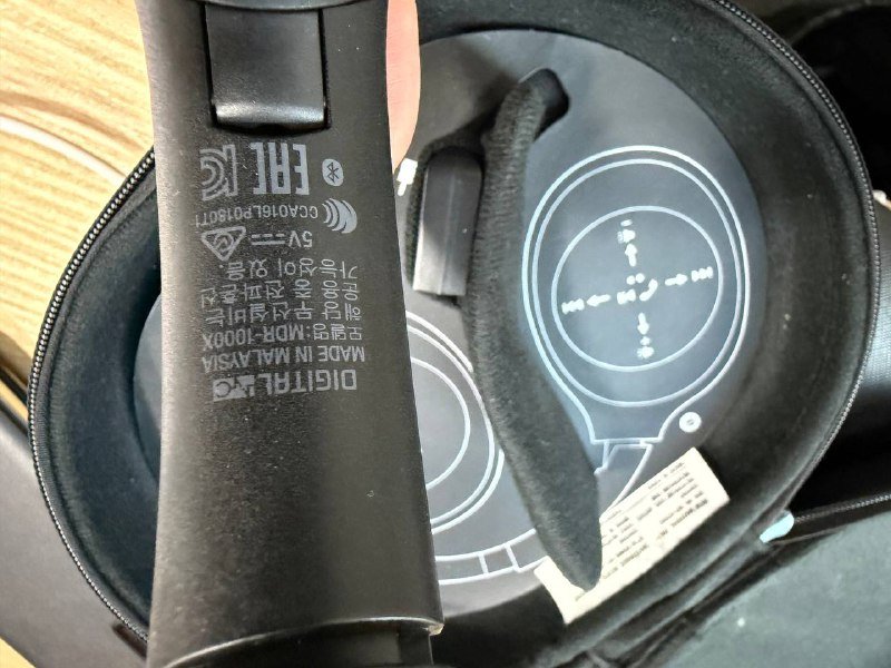 Наушники Sony MDR-1000X с чехлом и аксессуарами 4