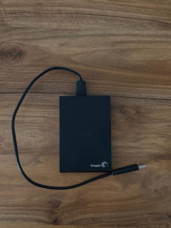 Роутер TP-link, колонки JBL Clip 3, жёсткий диск Seagate, фитнес-браслет Huawei, телефон Redmi Note 11 Pro, разговорник 3