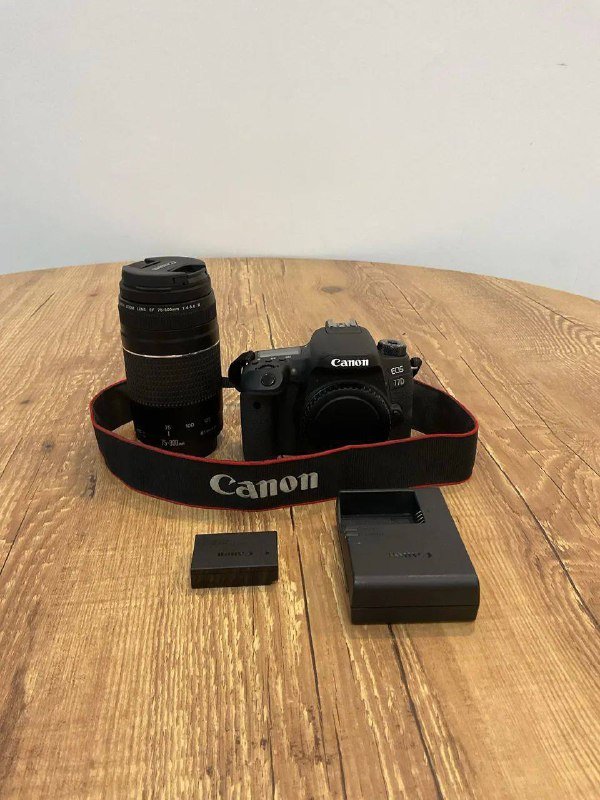 Canon 77d camera, 75-300 lens, battery, charger