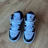 Рюкзак, кроссовки Air Jordan, фен Dyson, чемоданы, органайзер 3