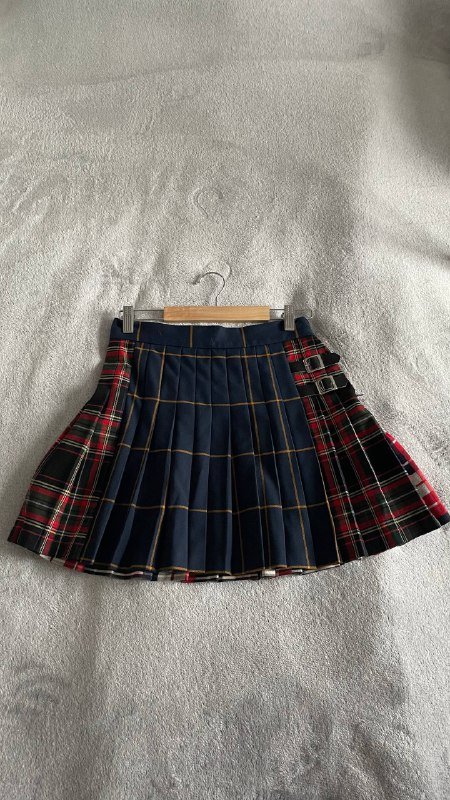 Лоферы, футболки, майка, джемпер, юбка, джинсы, книги, рубашки, сумка 4