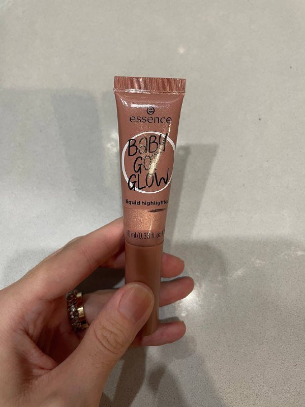 Хайлайтер essence Baby Got Glow