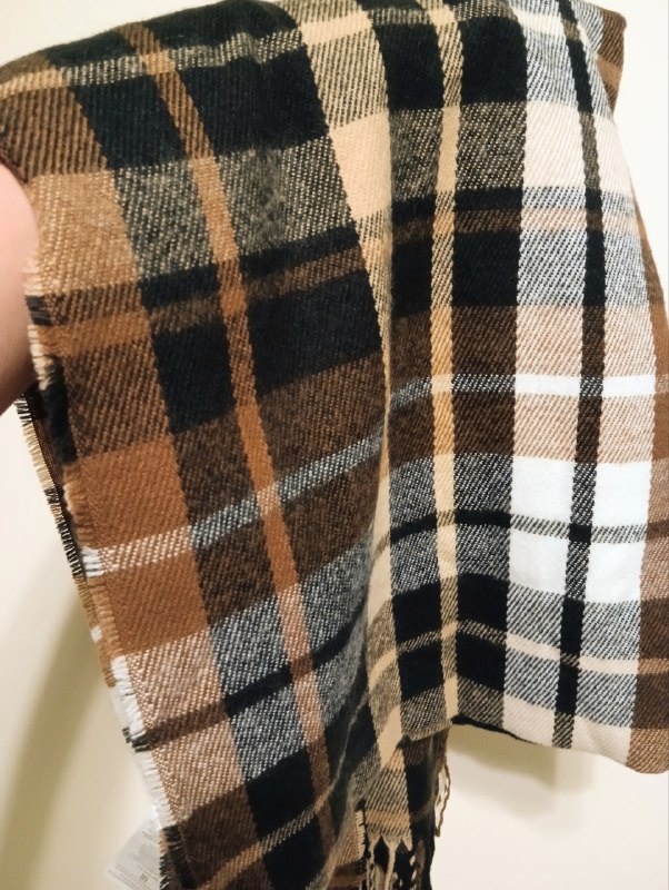 шапка зимняя, шарф, подушки, пиджак Lacoste, рубашка Zara, коробка для белья 2