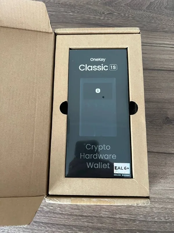 Crypto wallet OneKey Classic 1S 1