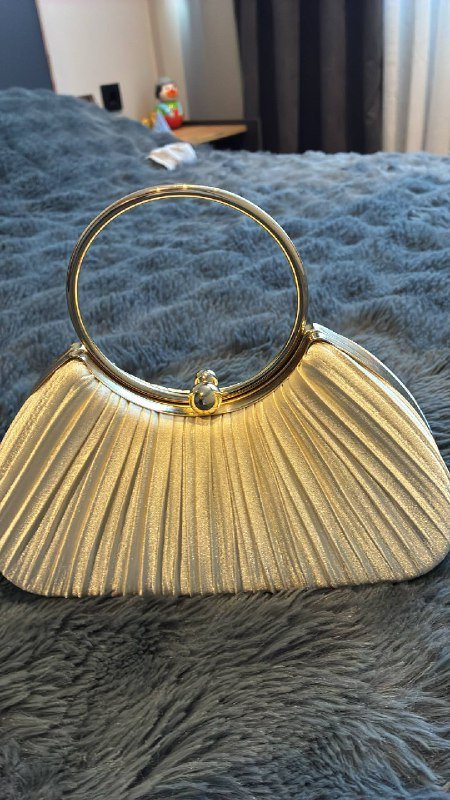 золотые серьги, черная сумка, белый клатч, зеленая сумка, золотая сумка, аксессуары, платье 6