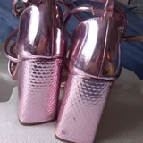 Стол для маникюра, босоножки, карты таро, сумка, рюкзак 3