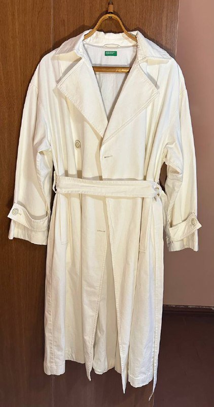 Молочный тренч Benetton, песочный тренч Benetton, пальто кожзам JJXX, куртка кожзам ZARA, футболка кожзам ZARA