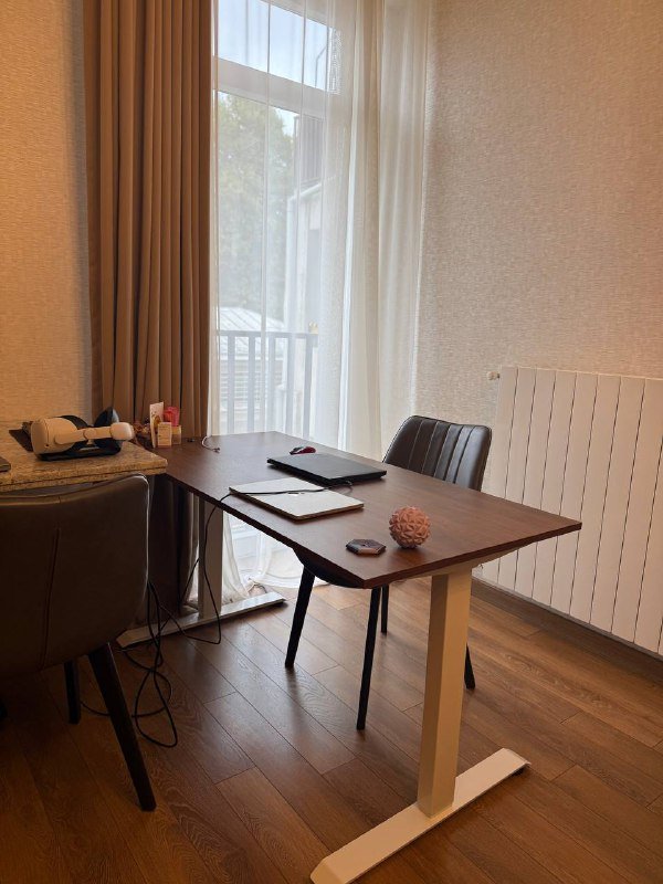 Рабочий стол с подъемным механизмом 2