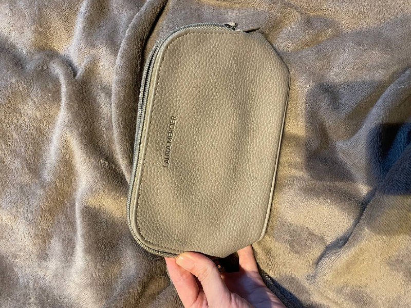 сумка Майкл Корс, сумка пельмень, косметичка Лора мерсье, платье Зара, очки hm 4