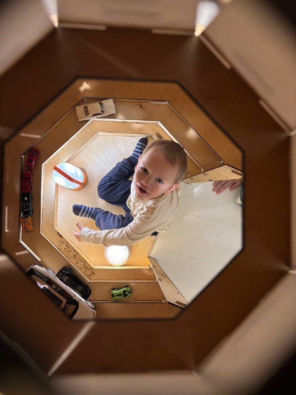 Детская ракетa из фанеры с полочками для игрушек 6