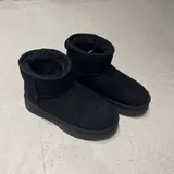 Зимові черевики, хутряні капці, сорочка H&M 2