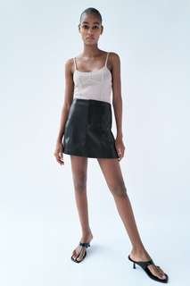 Юбка из экокожи ZARA с карманами 2