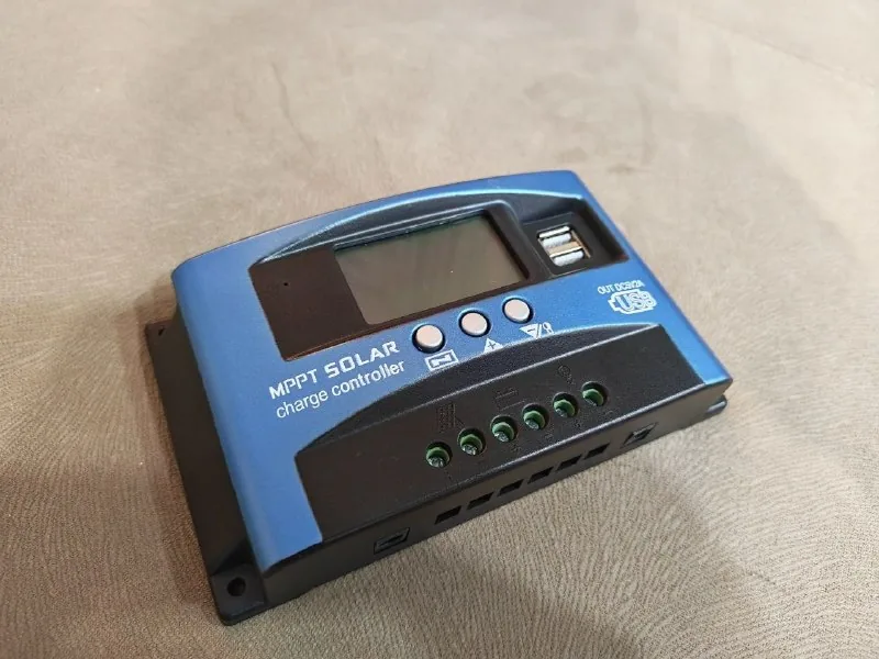 Контроллер солнечного заряда с ЖК-дисплеем и USB 1