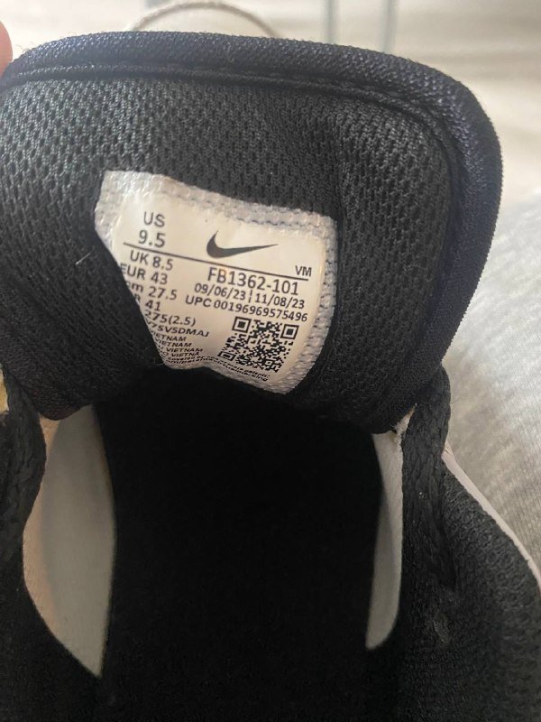 nike кроссовки размер 9.5-43 4