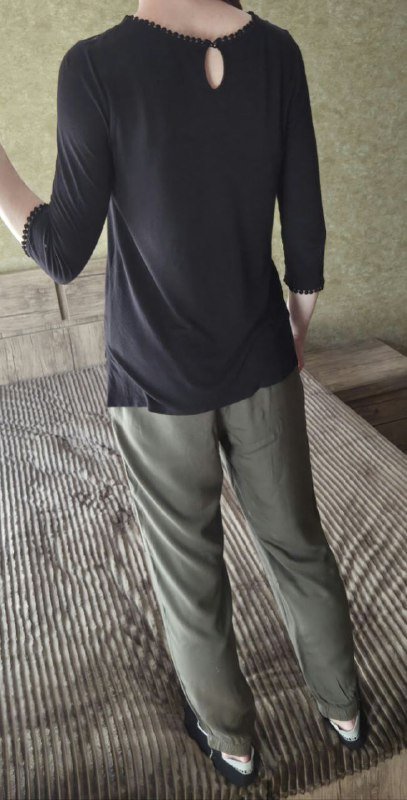 Чёрные брюки H&M, хаки брюки H&M, кардиган o'stin, блуза H&M, полукомбинезон, волейбольные рукава 7