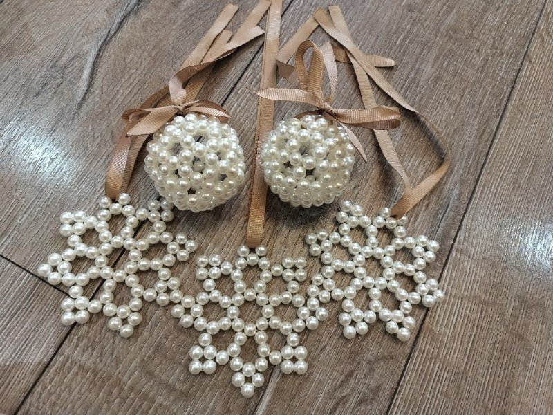 Рождественская гирлянда, елочные украшения, снежинки, шары, снеговичок 7