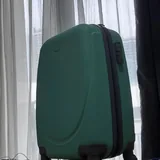 Сумка, женские кеды, детские кроссовки, стулья, чемодан, ящик 8