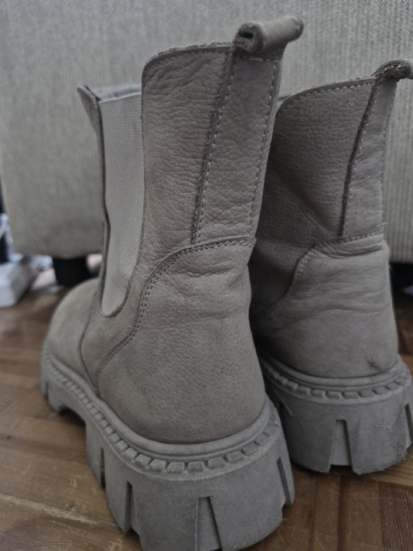 Куртка черная, кофты, джинсы, штаны, жилетка, обувь, шорты, юбка 6