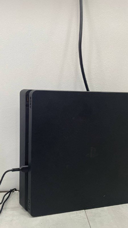 PlayStation 4 с играми, два геймпада, зарядная станция 4