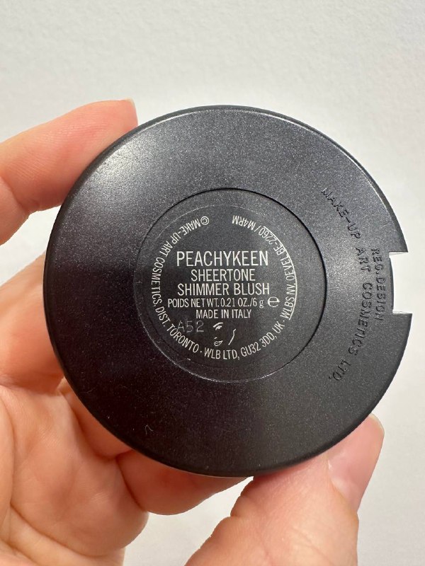 Румяна MAC, помада Kiko, карандаш Lancôme 2