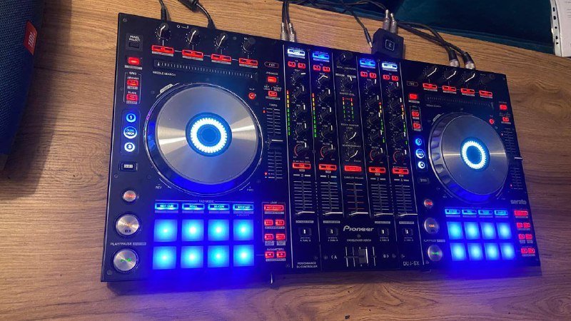 Телефон Samsung galaxy note 10, студийные мониторы KRK Rokit 5, Dj контроллер Pioneer DDJ-SX, игровой ноутбук MSI Raider GE76 3