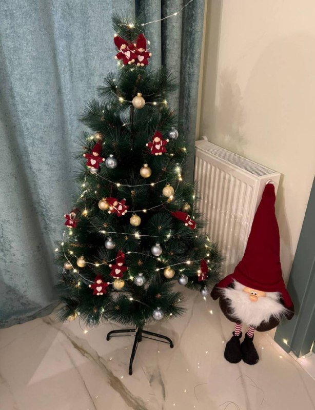 елка 150 см с игрушками и гном
