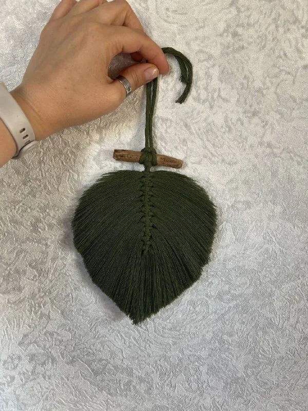 Листик в технике макраме
